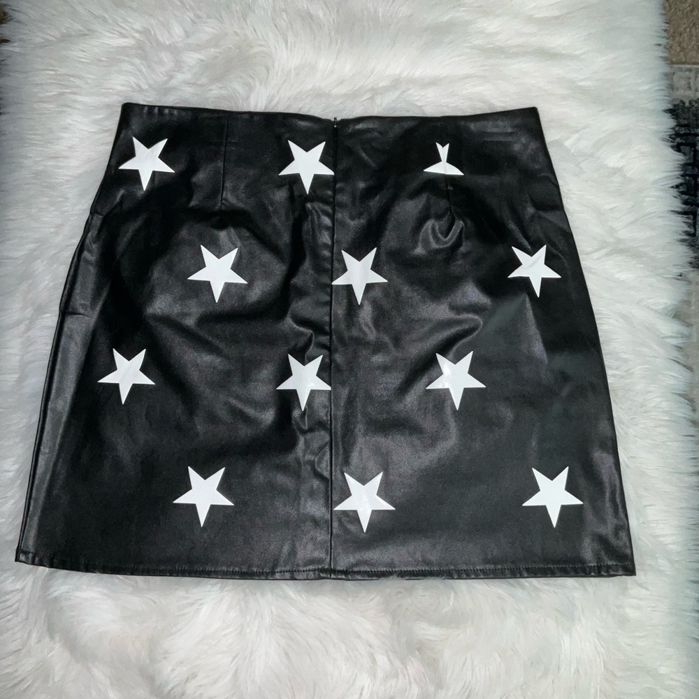 Black Star Print Faux leather Women's Skirt - Picture 4 of 11